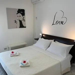 https://the-airport-house.catania-hotels.net